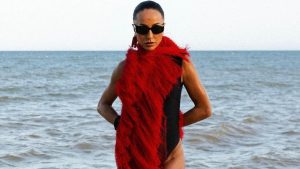 Sabrina Sato usa maiô Lenny Niemayer em ensaio fotográfico na Bahia