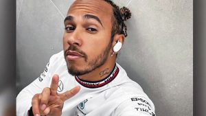 Lewis Hamilton é visto saindo de restaurante no Rio de Janeiro