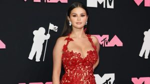 Selena Gomez no tapete vermelho ao longo dos anos