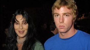 Cher se preocupa com filho desaparecido e toma providências