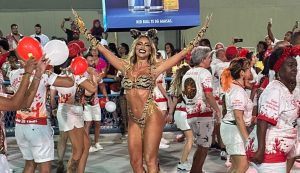 Musa da Porto da Pedra, Eika Schneider, impressiona com fantasia de tigre