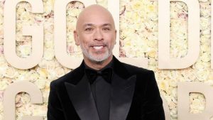 Apresentador do Globo de Ouro se arrepende de piada com Taylor Swift