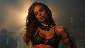 Anitta conquista recorde histórico com “Bellakeo”