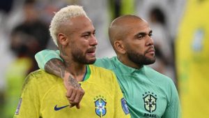 Família de Neymar libera quantia para ajudar na redução de pena de Daniel Alves