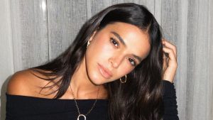 De volta à Nova York, Bruna Marquezine pede indicação de restaurantes