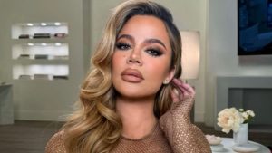 Khloe Kardashian surpreende internautas ao fazer post em português