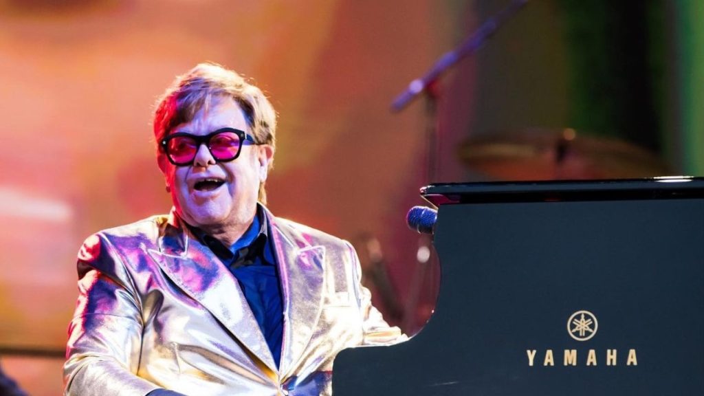 Elton John leiloa itens pessoais e espera ganhar R$ 50 milhões Elton John leiloa itens pessoais e espera ganhar R$ 50 milhões