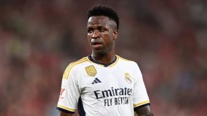 Vinícius Júnior recebe crítica de ex-jogador do Liverpool por rendimento