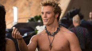 Sam Claflin enaltece Rachel Zegler em novo Jogos Vorazes