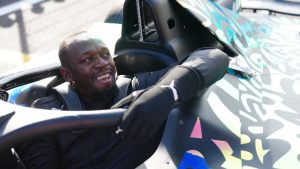 Usain Bolt pilota o mais potente carro elétrico na abertura da Fórmula E
