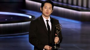 Emmy Awards: Steven Yeun vence a categoria de ‘Melhor ator de série antológica’