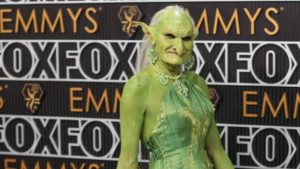 Look de duende no Emmy: entenda a escolha do visual inusitado