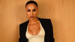 Sabrina Sato conta em seu programa o porquê de ainda estar solteira