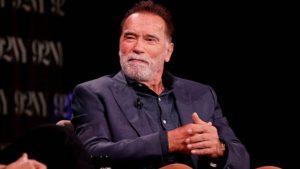 Arnold Schwarzenegger passa por problemas em aeroporto na Alemanha