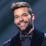 Ricky Martin celebra hit de sua carreira