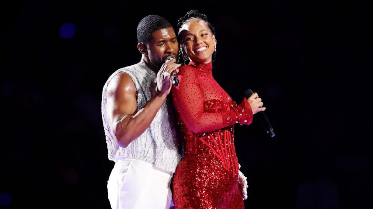 Alicia Keys e Usher em performance no Super Bowl (Reprodução/BILD.de)