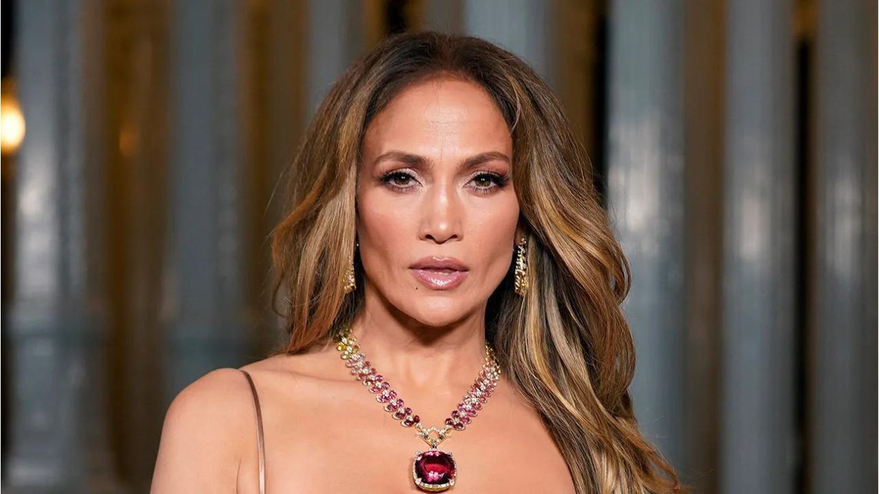 Jennifer Lopez lança dois projeto multiplataformas na mesma semana