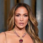 Jennifer Lopez lança dois projeto multiplataformas na mesma semana