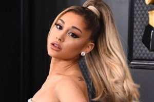 Ariana Grande diz que novas versões de músicas vazadas irão aparecer em novo álbum