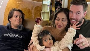 Ausente das redes sociais, Maíra Cardi aparece em publicação do marido