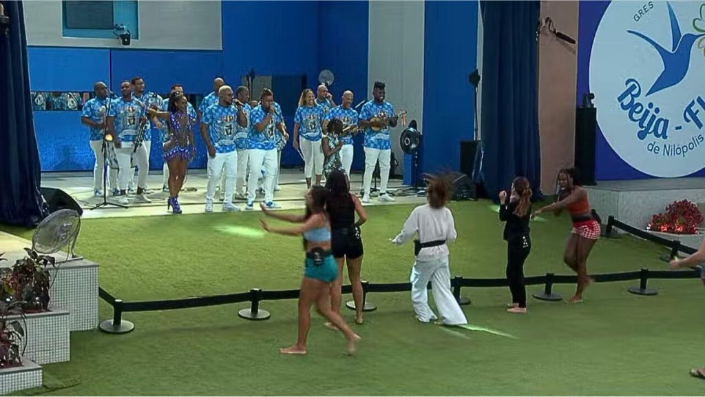 BBB 24: Carnaval chega mais cedo na casa e Bateria da Beija-Flor anima os brothers Bateria da Beija-Flor acorda brothers do BBB24 - Foto Reprodução Globo