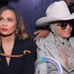 Tina Knowles e Beyoncé no desfile da Luar