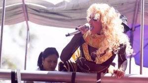 Bloco de Carnaval de Pabllo Vittar é interrompido após pessoas passarem mal