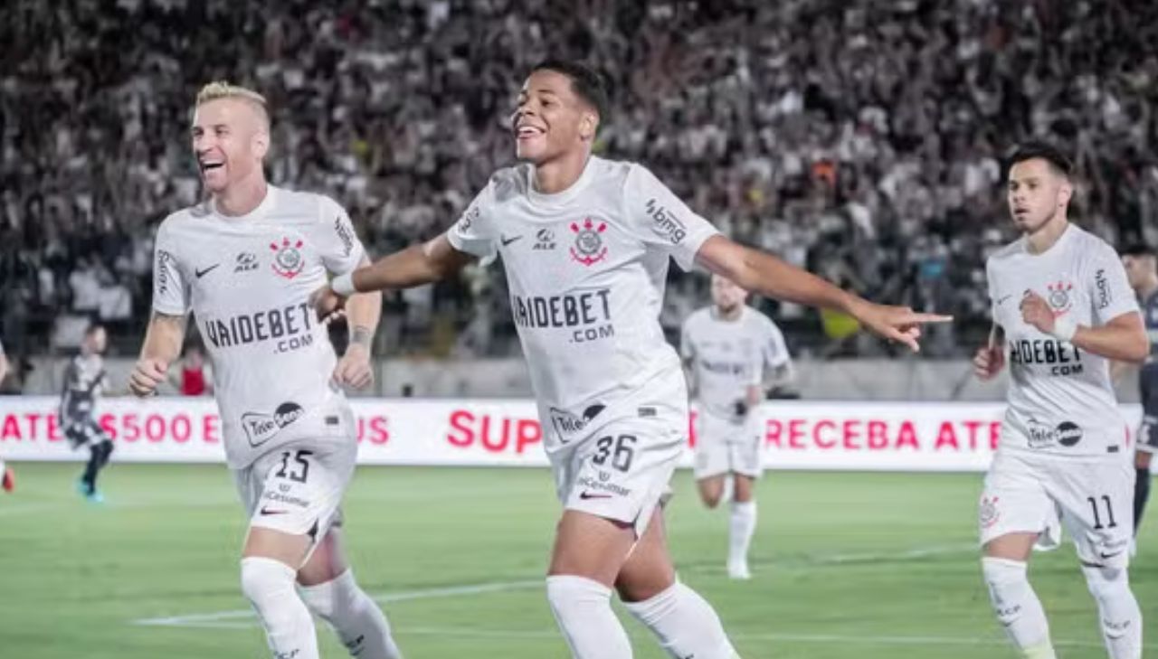 Jogadores comemoram o gol do Corinthians