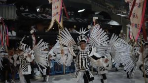 Primeira noite de desfiles na Sapucaí foi marcada por falhas de som