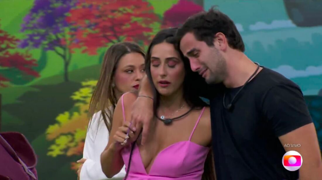 BBB 24: Matteus chora aos pés de Deniziane e se desculpa com a sister