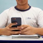 Rio proíbe celulares nas escolas