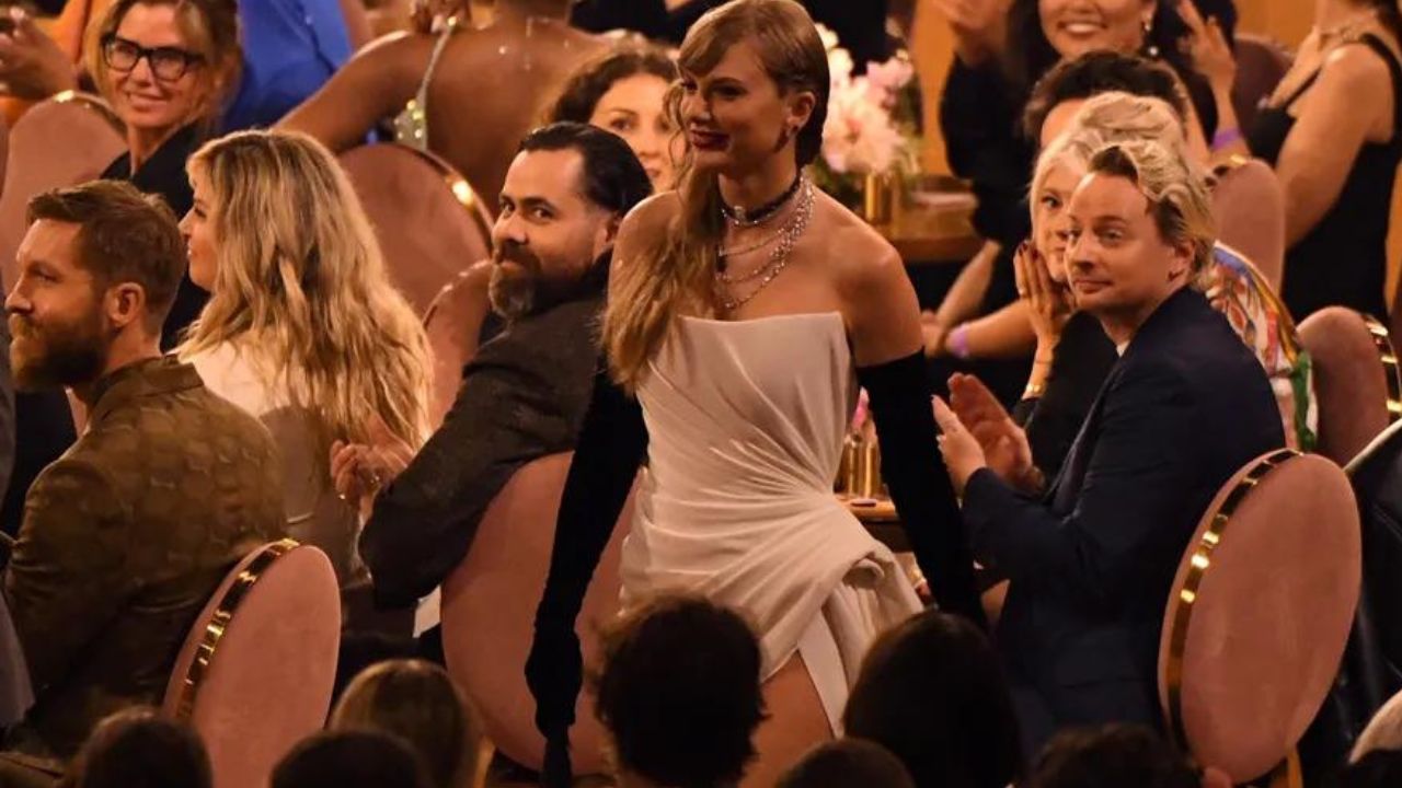 Ex-namorado de Taylor Swift, Calvin Harris evita olhar para cantora, em Grammy