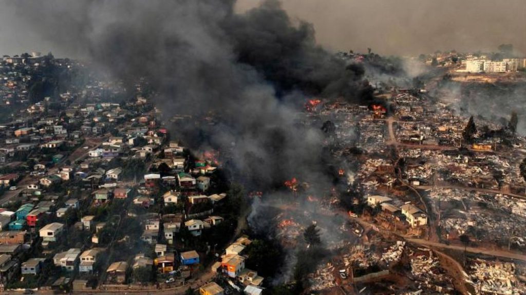 Incêndios florestais devastam o Chile e deixam mais de 130 mortos e centenas de desaparecidos