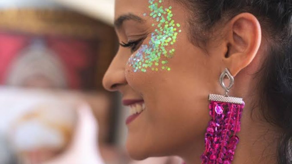 Glitter pode causar danos à pele e aos olhos, alertam especialistas