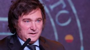 Coalizão liderada por Milei propõe revogação da lei do aborto na Argentina