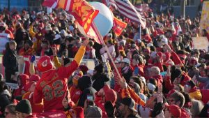 Tiroteio em comemoração ao Super Bowl deixa uma pessoa morta e várias feridas no Kansas