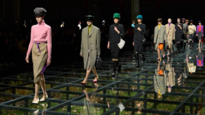 Prada apresenta sua nova coleção de inverno na Semana de Moda de Milão 2024