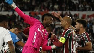 Felipe Melo reclama da arbitragem em coletiva pós-jogo contra a LDU