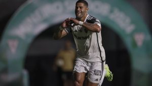 Com dois gols de Hulk, Atlético vence o Athletic fora de casa