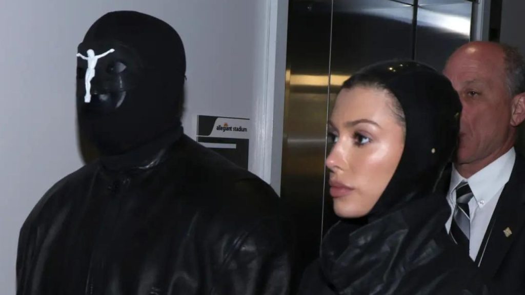 Site aponta que famosos ignoraram Kanye West em camarote do Super Bowl