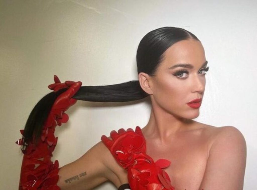 Katy Perry fará shows no Brasil em 2024, de acordo com jornalista