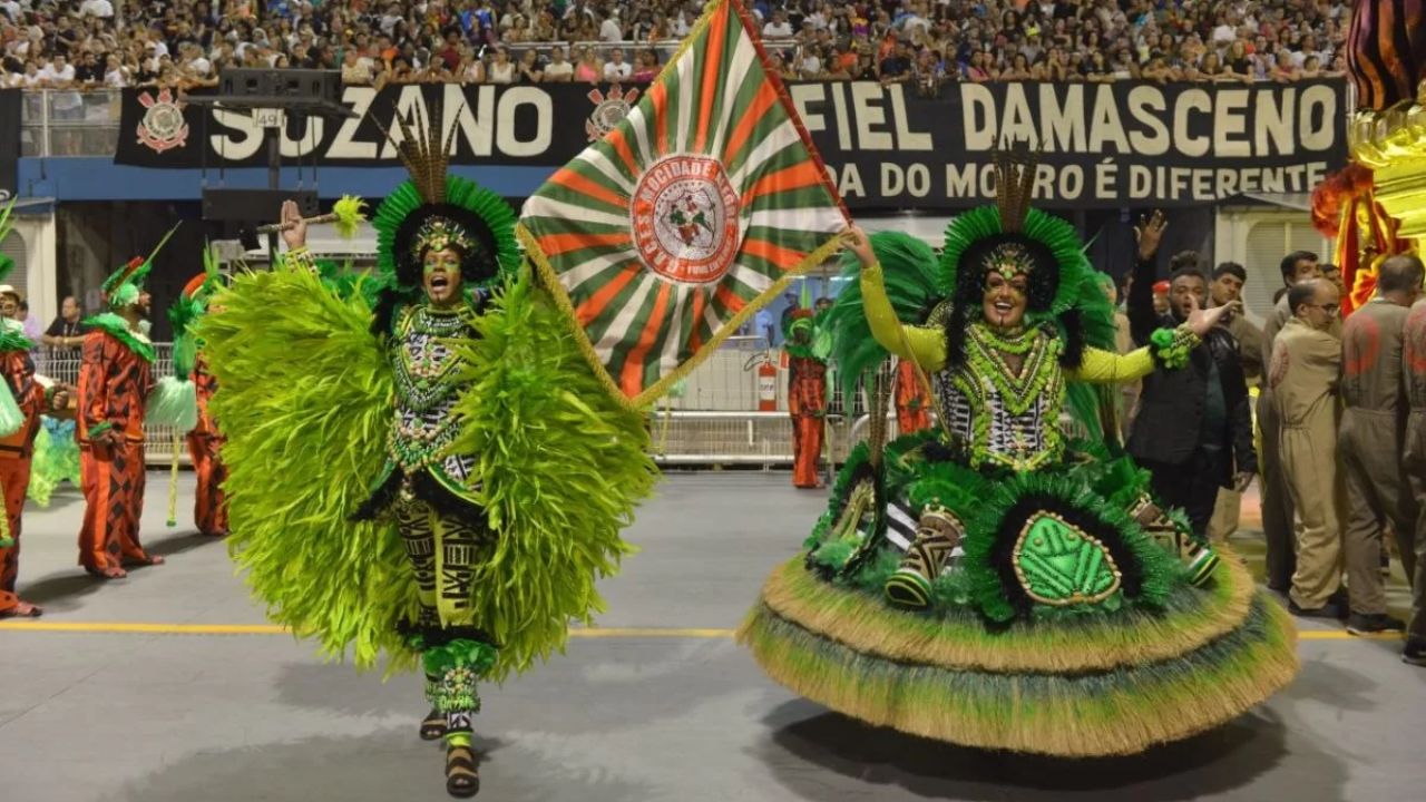 Desfile da Mocidade Alegre, no Anhembi, em São Paulo