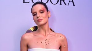 Camila Queiroz marca presença no Baile da Vogue