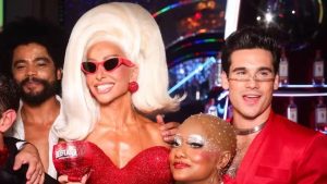 Sabrina Sato e Nicolas Prattes posam juntos no Baile da Vogue