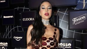 Convidada pela Eudora, Rica de Marré curte segunda noite de folia na Sapucaí