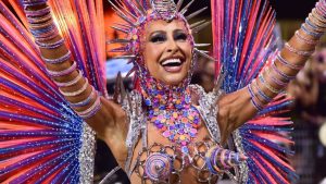 Sabrina Sato se destaca em desfile da Gaviões da Fiel