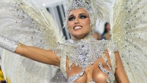 Em estreia como musa do Carnaval, Rafa Kalimann se declara à Imperatriz Leopoldinense