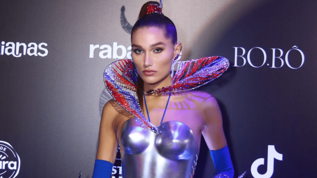 Sasha Meneghel recria look de Xuxa para Baile da Vogue Sasha recria look da mãe