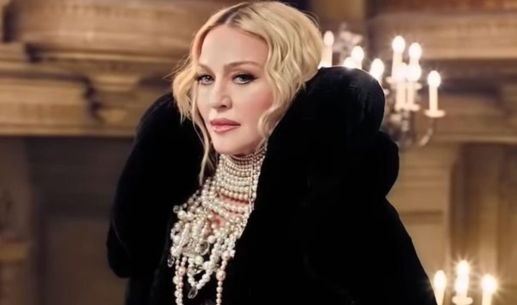 Madonna aceita o título de rainha, mas diz que a monarquia está no passado e ela é atemporal