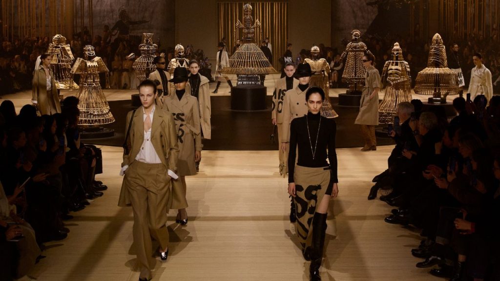 Miss Dior é a grande inspiração de Maria Grazia Chiuri para a Paris Fashion Week